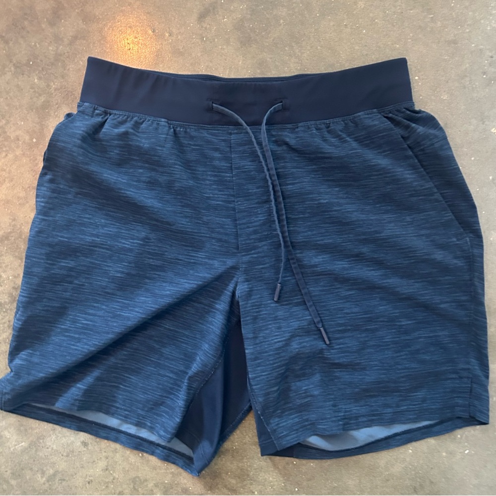 Lululemom Mens 7” short - M